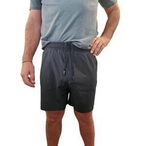 NEW MONO B essential everyday short in navy